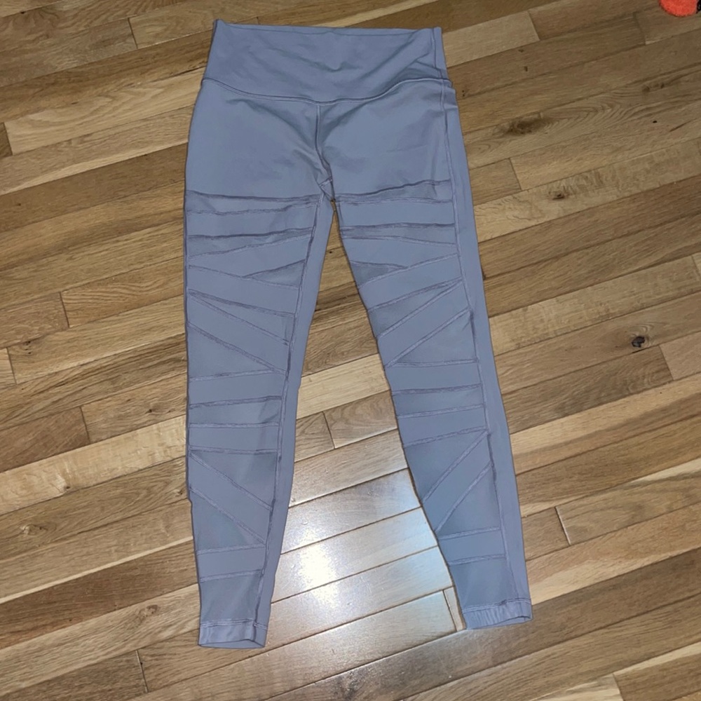 Grey Lululemon leggings 🤍